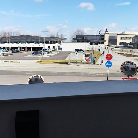 Hid19 Apartman Gyor Belvaros-Free Parking-Terrace Az Rq Vizi Elmenypark Es Gyogyfuerdonel Exterior foto