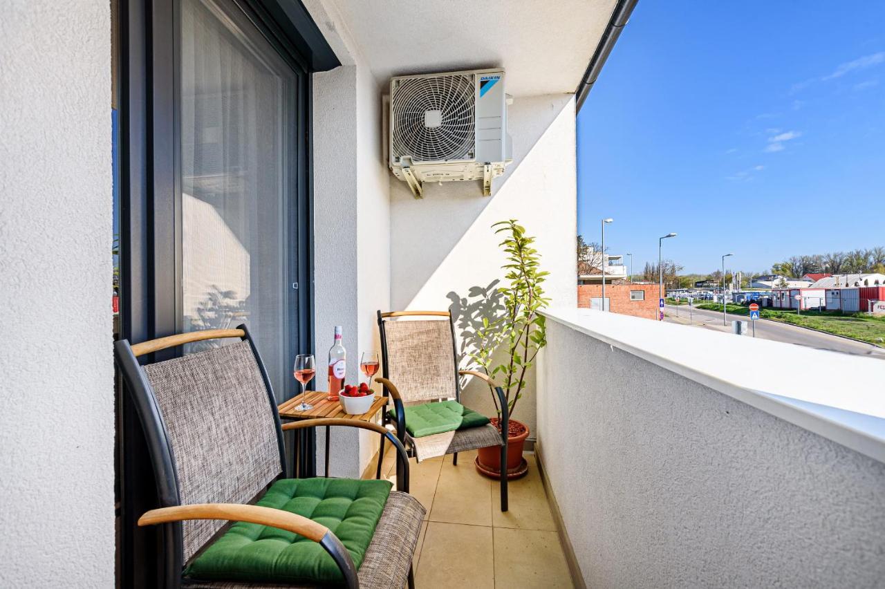 Hid19 Apartman Gyor Belvaros-Free Parking-Terrace Az Rq Vizi Elmenypark Es Gyogyfuerdonel Exterior foto