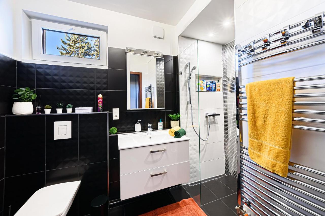 Hid19 Apartman Gyor Belvaros-Free Parking-Terrace Az Rq Vizi Elmenypark Es Gyogyfuerdonel Exterior foto