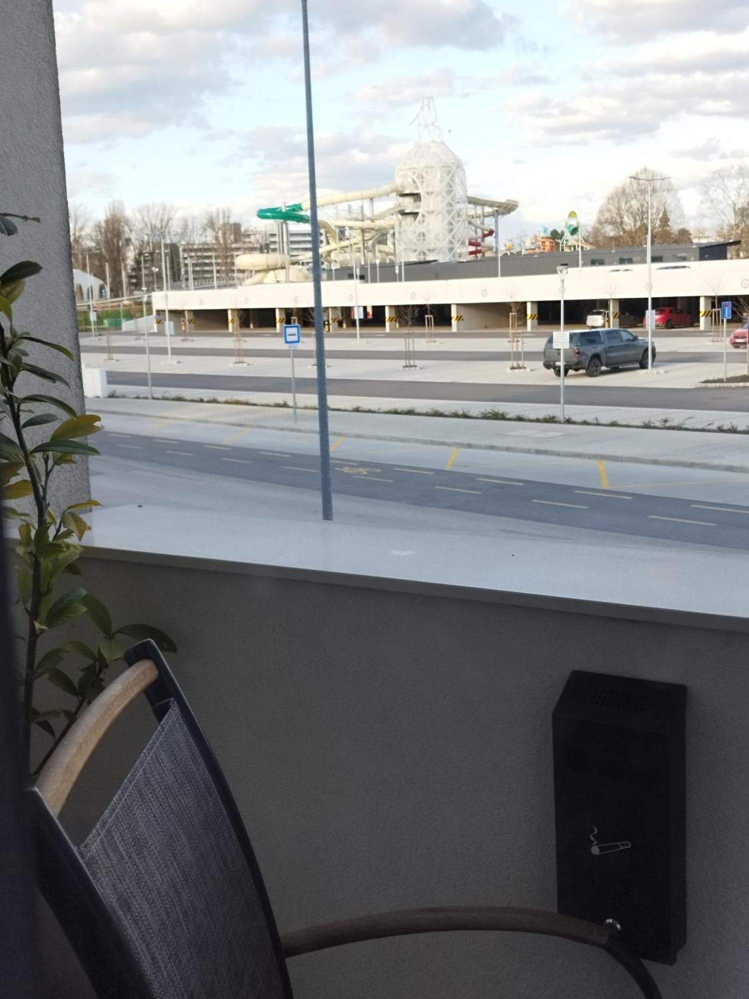 Hid19 Apartman Gyor Belvaros-Free Parking-Terrace Az Rq Vizi Elmenypark Es Gyogyfuerdonel Exterior foto